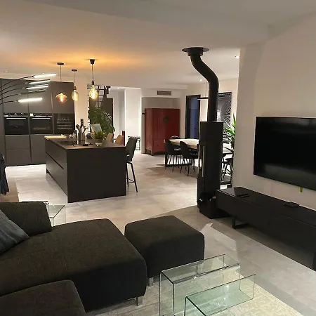 Maison Contemporaine Avec Piscine Et Villa